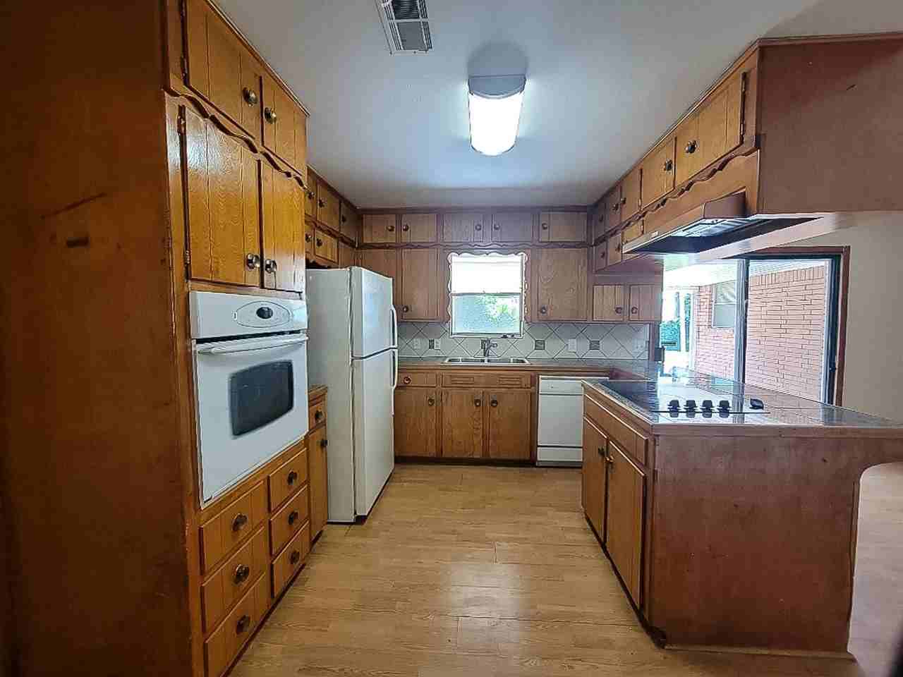1124 Harrison Ln - Photo 7 of 14
