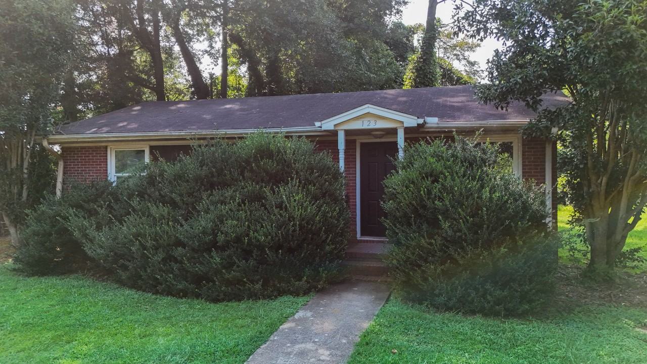 123 Pecan St - Photo 2 of 22