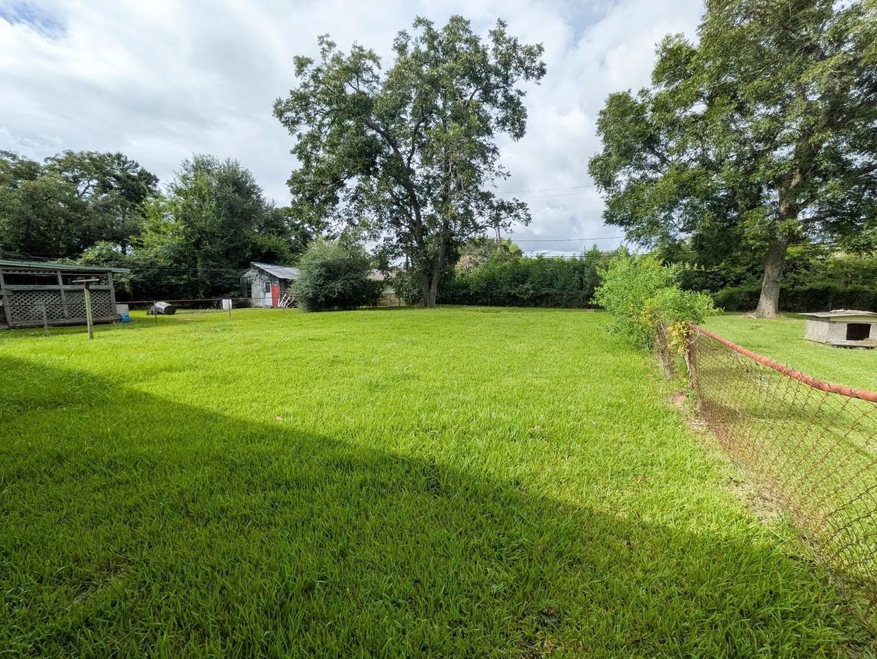 5150 Parkview Dr - Photo 3 of 20