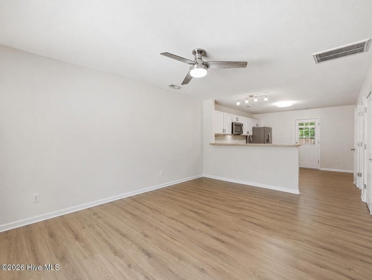 1404 Old Folkstone Rd #7 - Photo 6 of 32