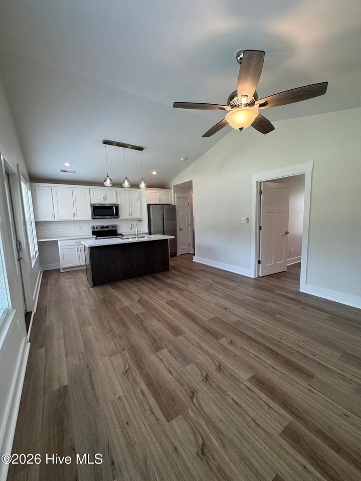 503 Pecan Tree Ln - Photo 5 of 25