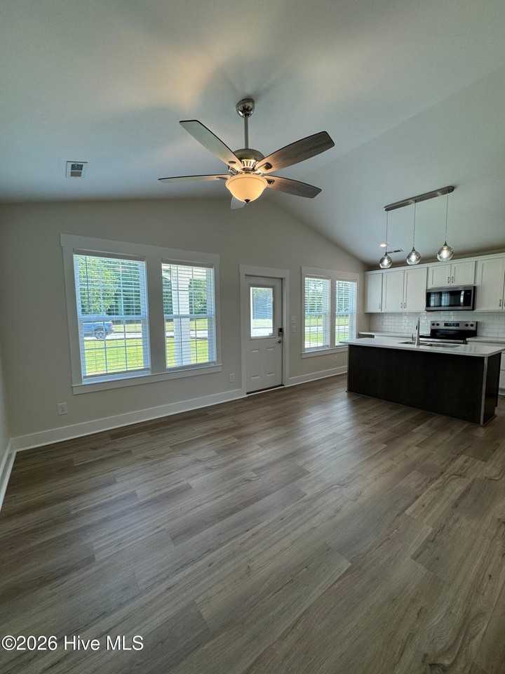503 Pecan Tree Ln - Photo 6 of 25