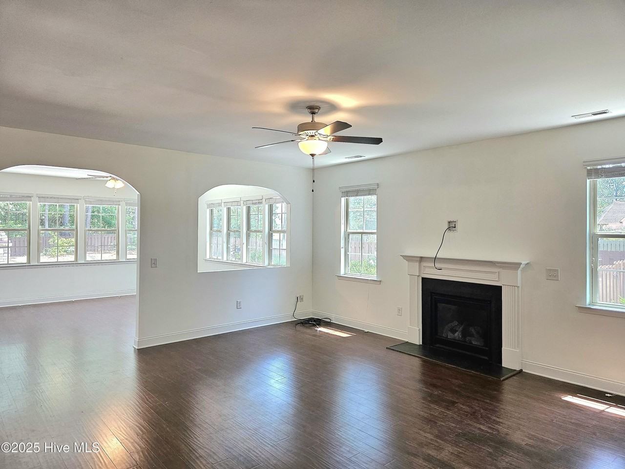 100 Mayfield Ct - Photo 7 of 41