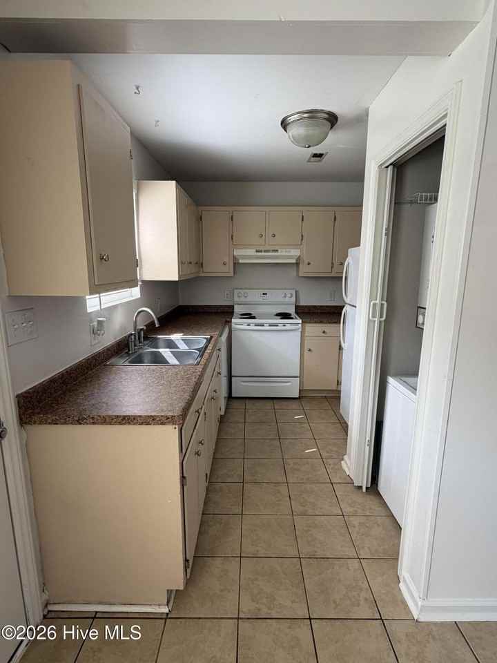 253 Cordell Cir - Photo 2 of 7