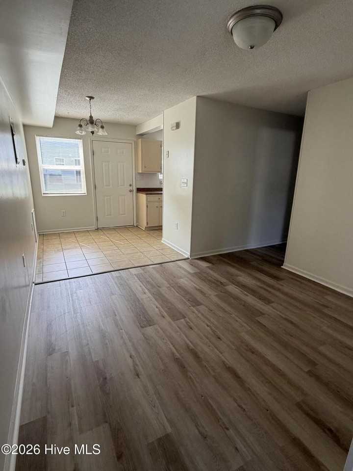 253 Cordell Cir - Photo 4 of 7