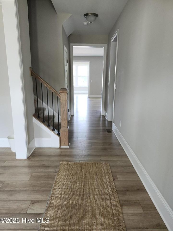 725 Hayworth Ct - Photo 2 of 43
