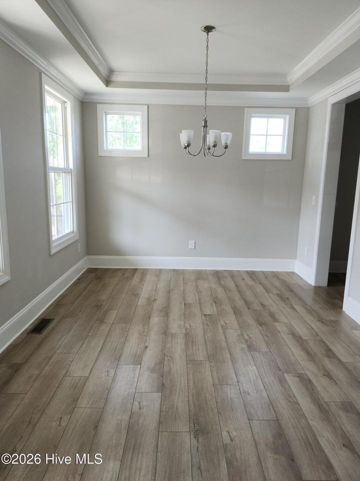 725 Hayworth Ct - Photo 3 of 43