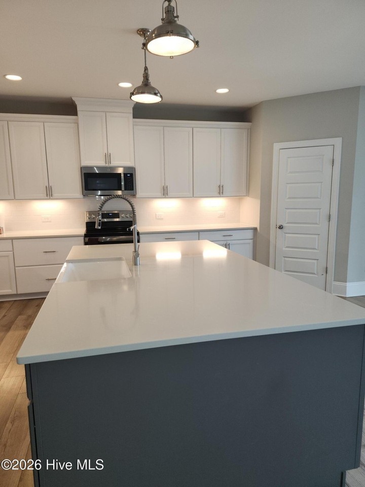 725 Hayworth Ct - Photo 4 of 43