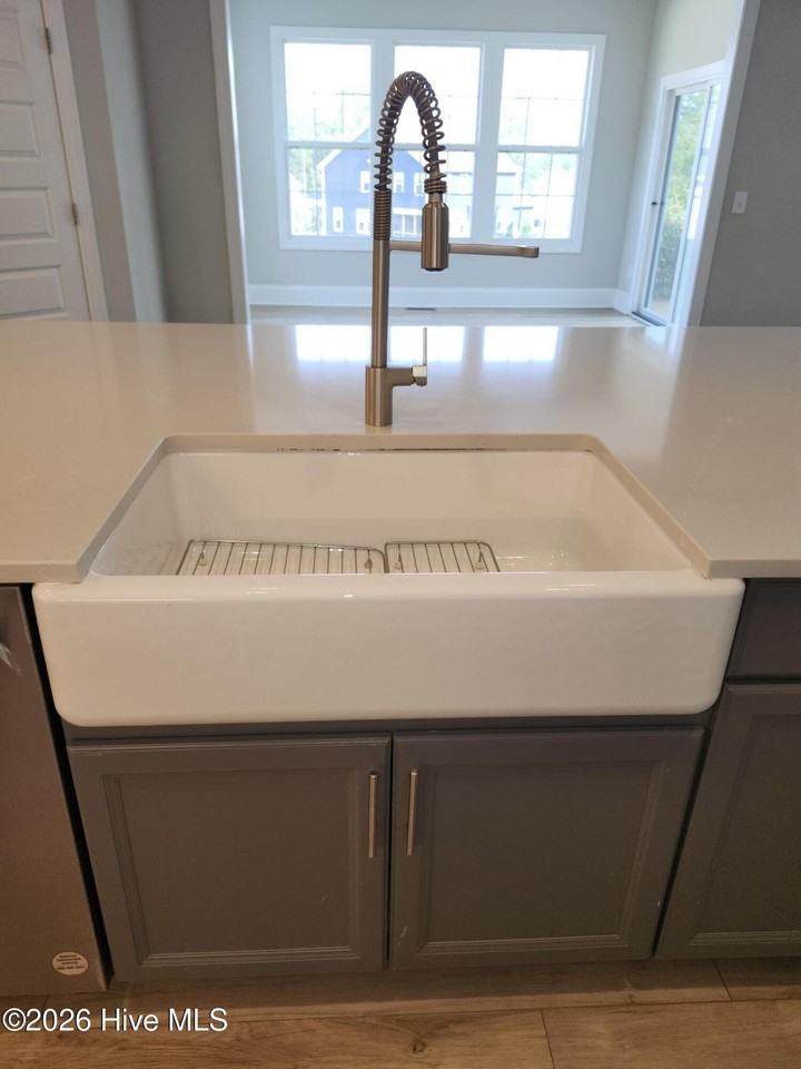 725 Hayworth Ct - Photo 6 of 43