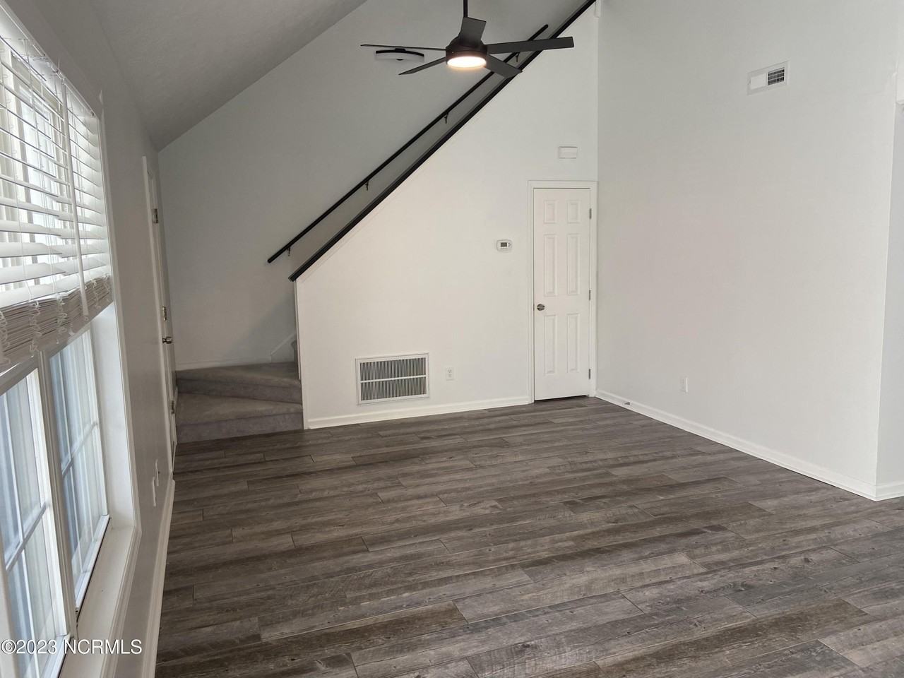 338 Emerald Cove Ct - Photo 3 of 30