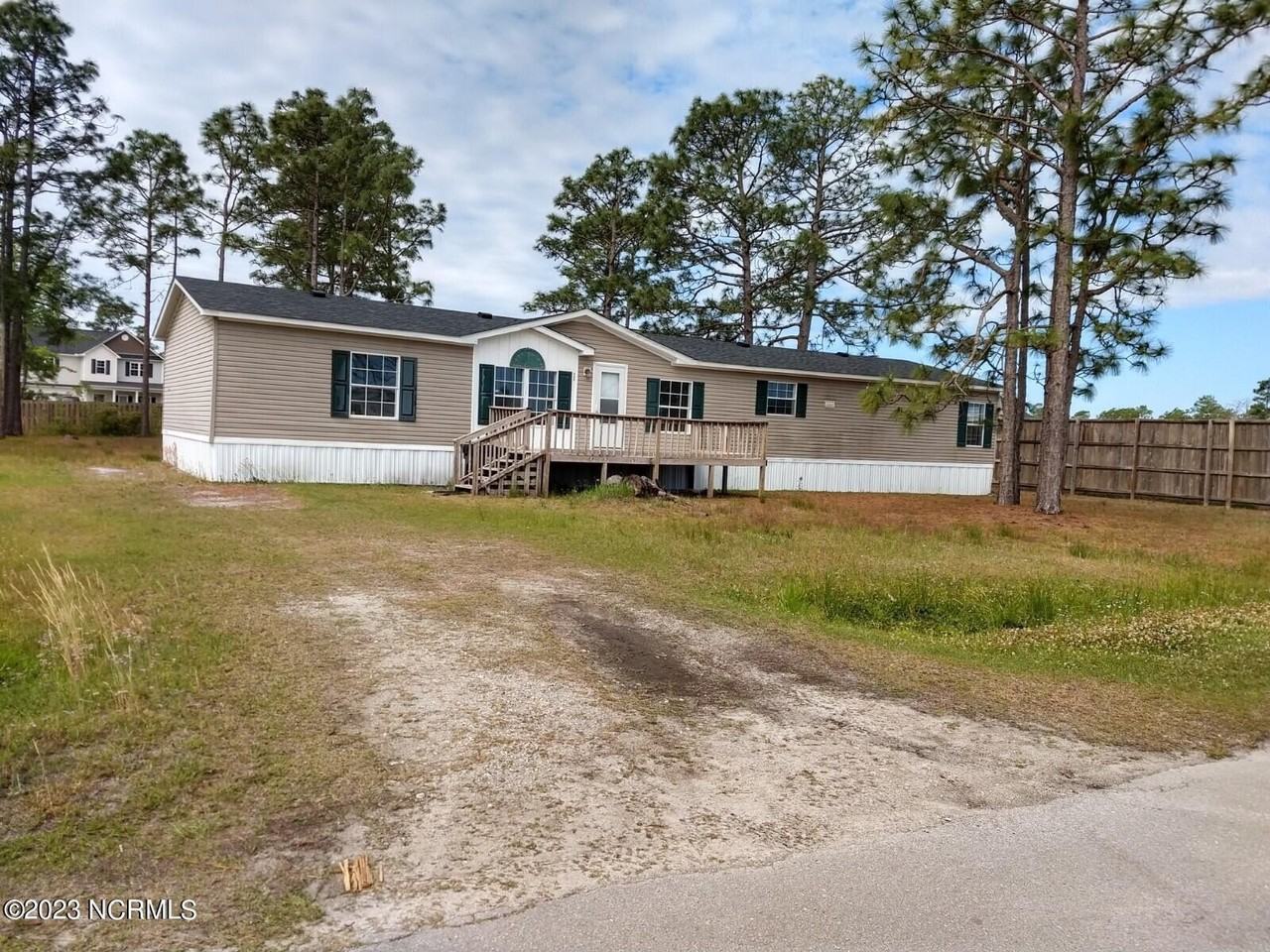 239 Castlebury Ln - Photo 2 of 19