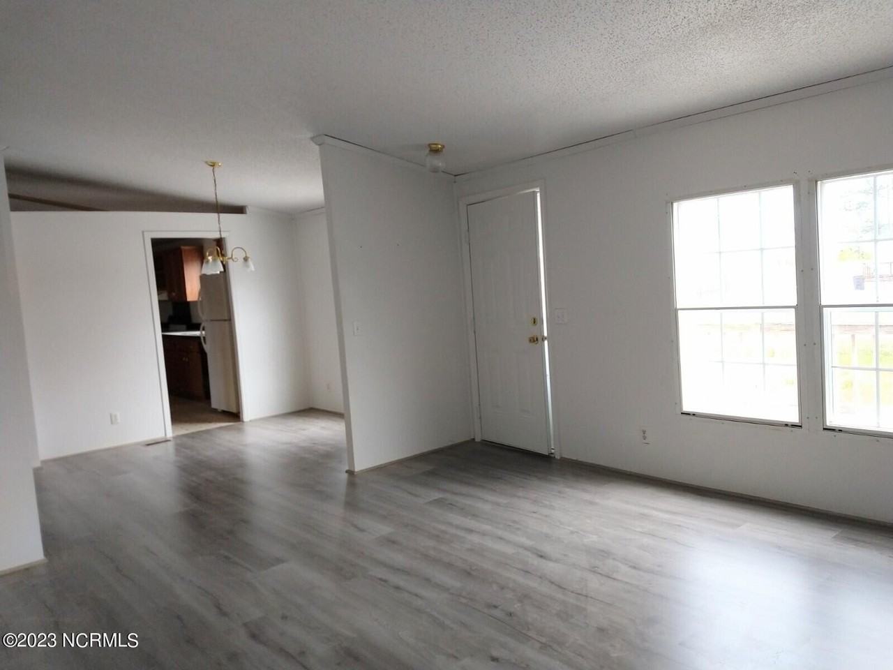 239 Castlebury Ln - Photo 3 of 19