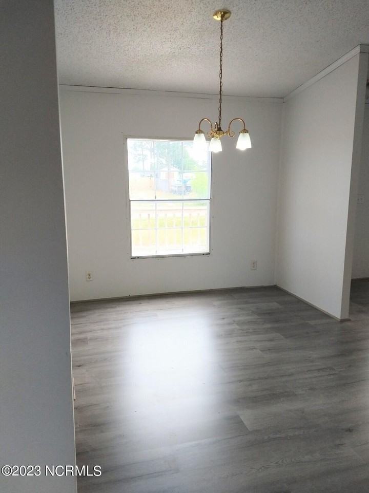 239 Castlebury Ln - Photo 4 of 19