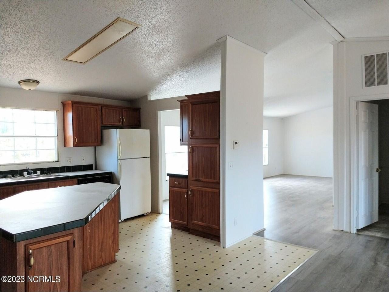 239 Castlebury Ln - Photo 5 of 19