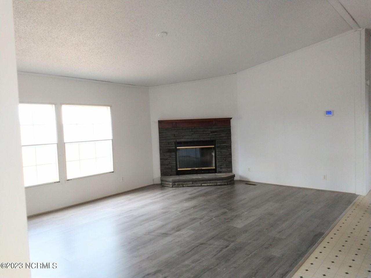 239 Castlebury Ln - Photo 7 of 19