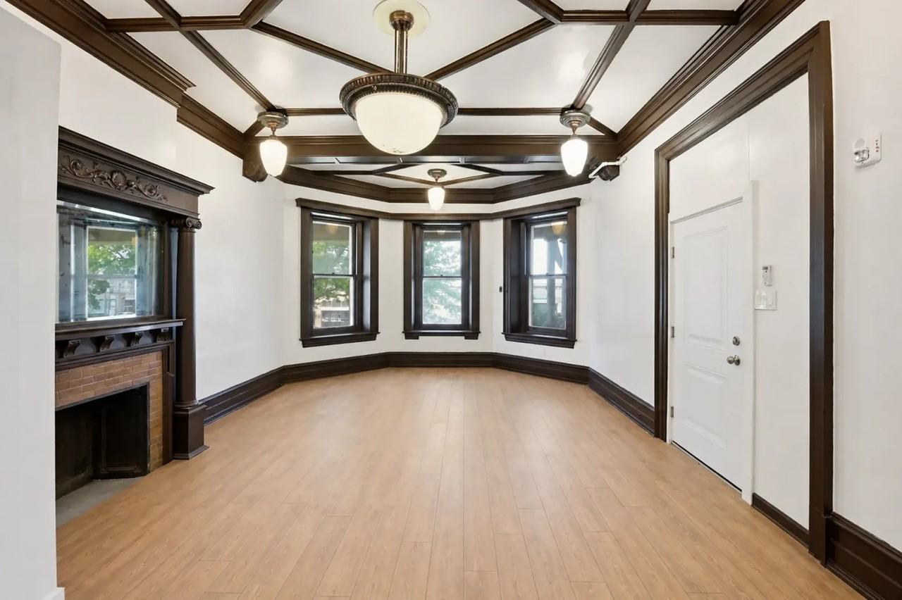 The Langhurst Mansion - Photo 4 of 29