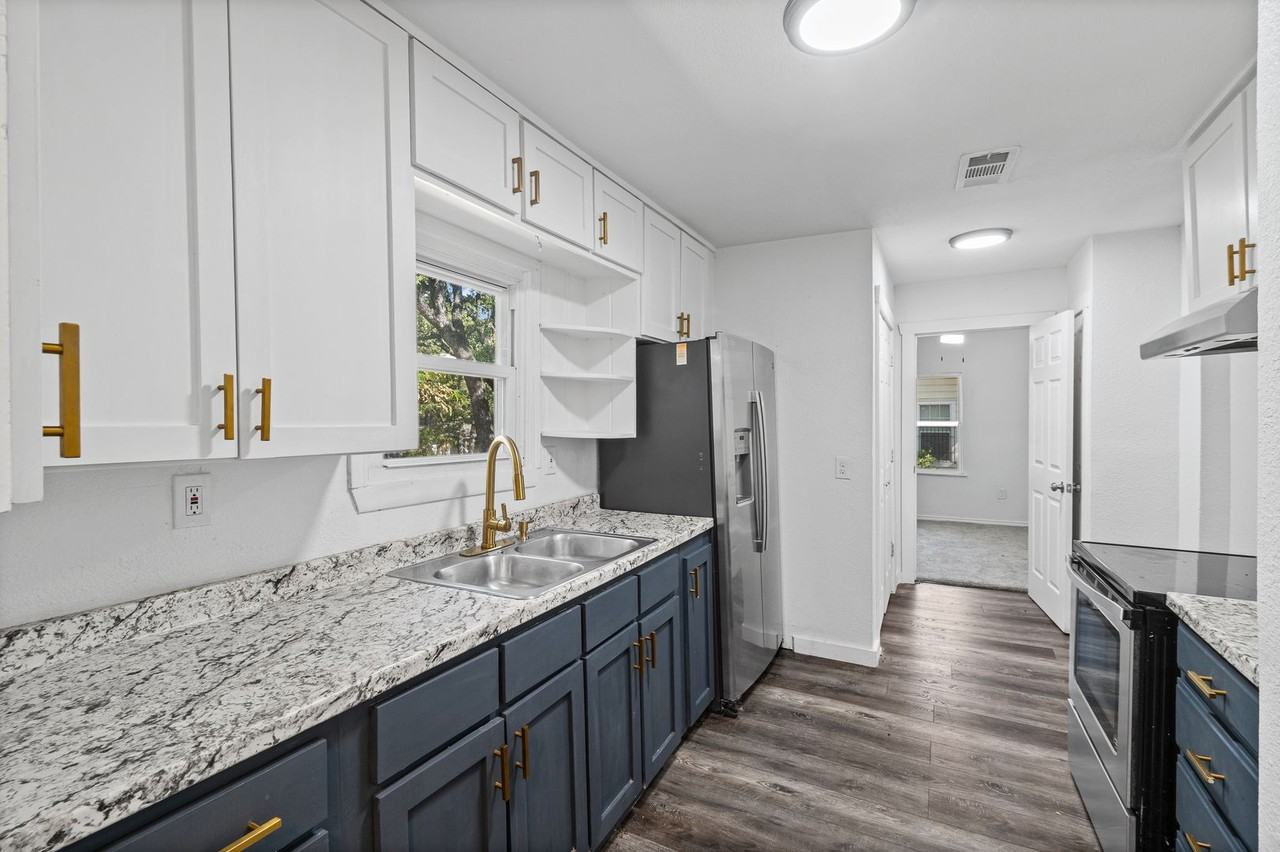 2515 Yeager St - Photo 2 of 25