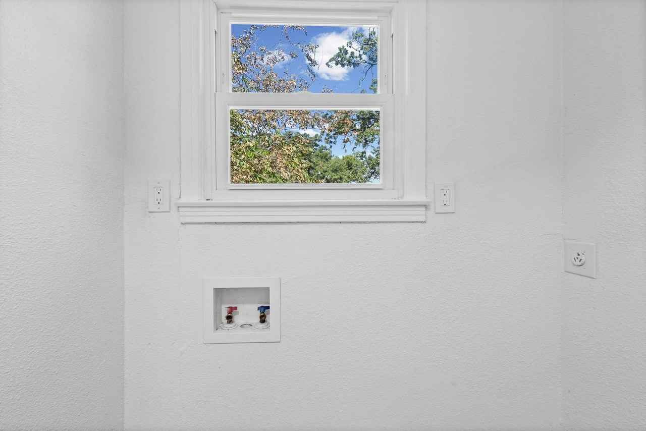 2515 Yeager St - Photo 4 of 25