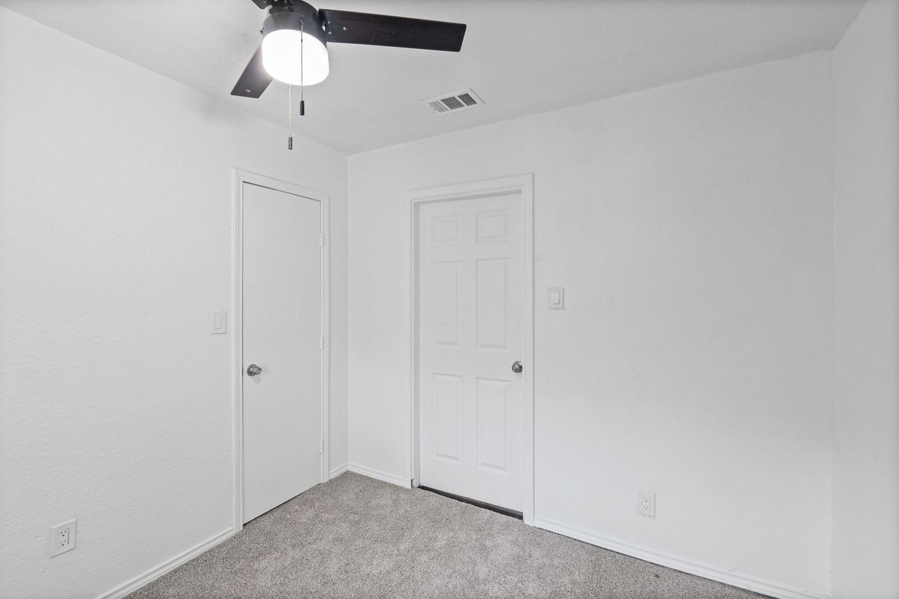 2515 Yeager St - Photo 6 of 25