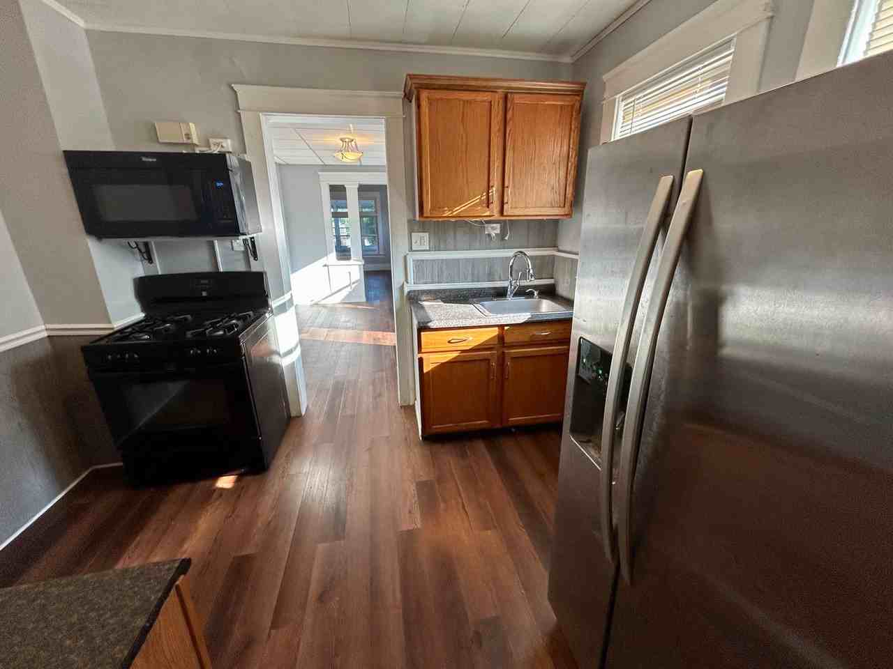 1219 W 8th St - Photo 2 of 15