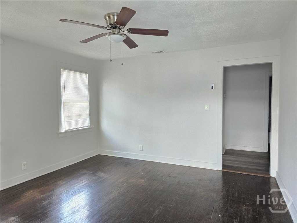 3708 Montgomery St - Photo 3 of 11