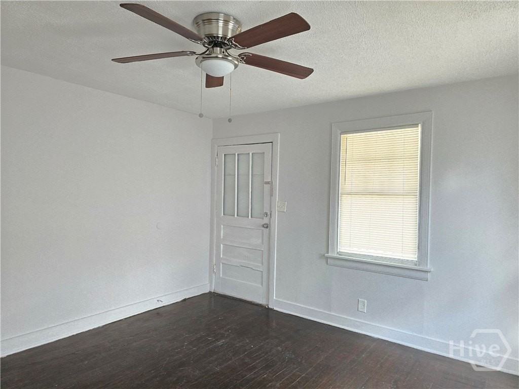 3708 Montgomery St - Photo 4 of 11