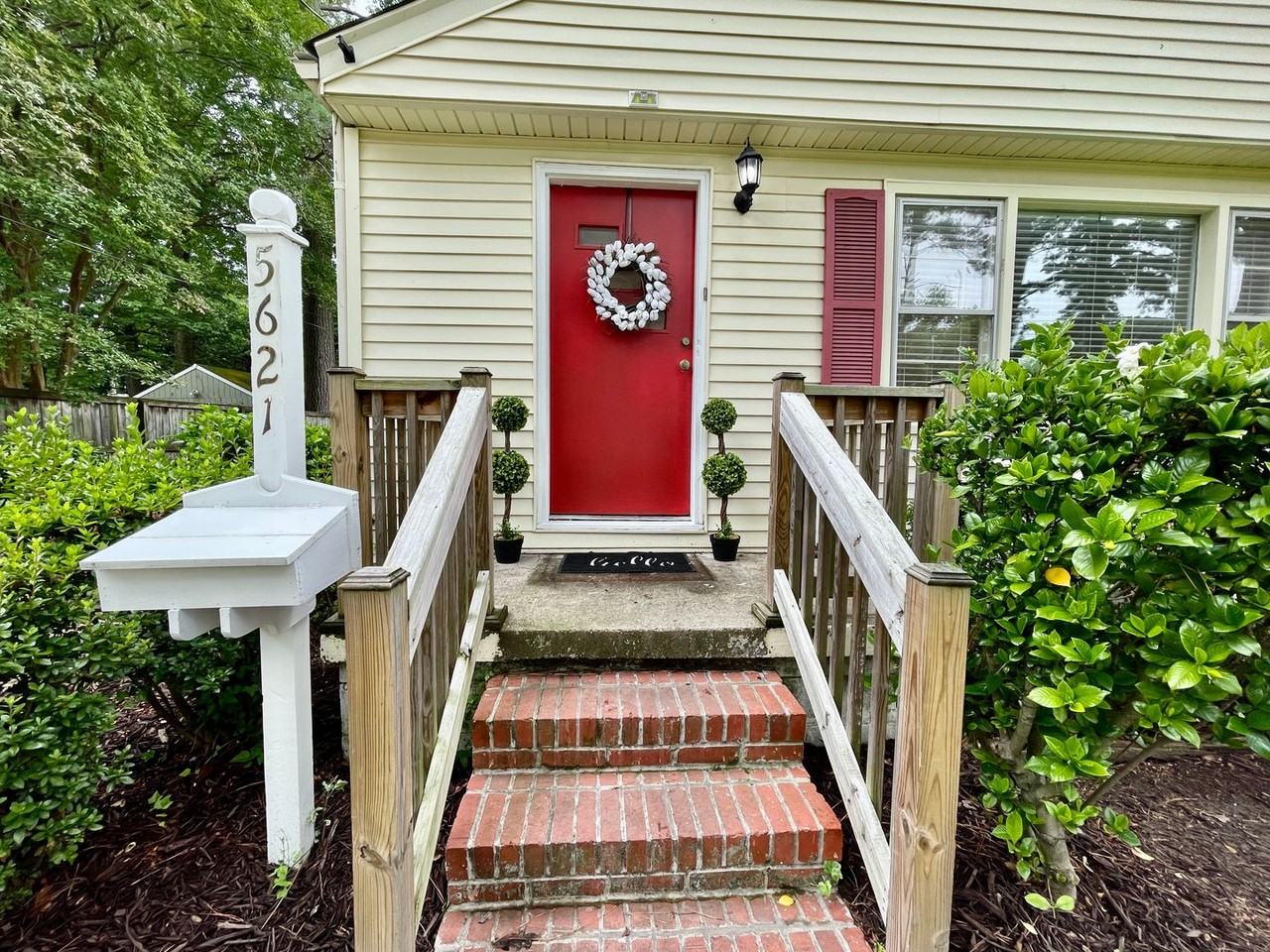 5621 Larry Ave - Photo 2 of 36