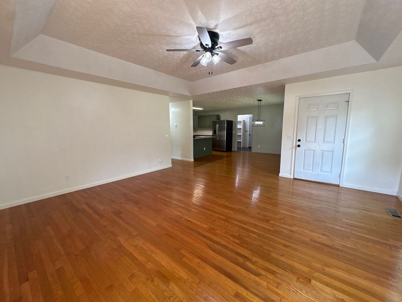 671 Circle Dr - Photo 4 of 31