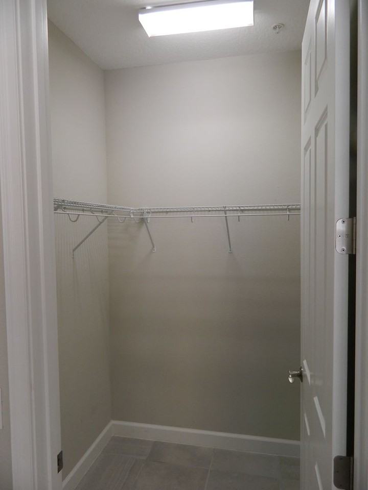 1330 Bolton Pl - Photo 6 of 29