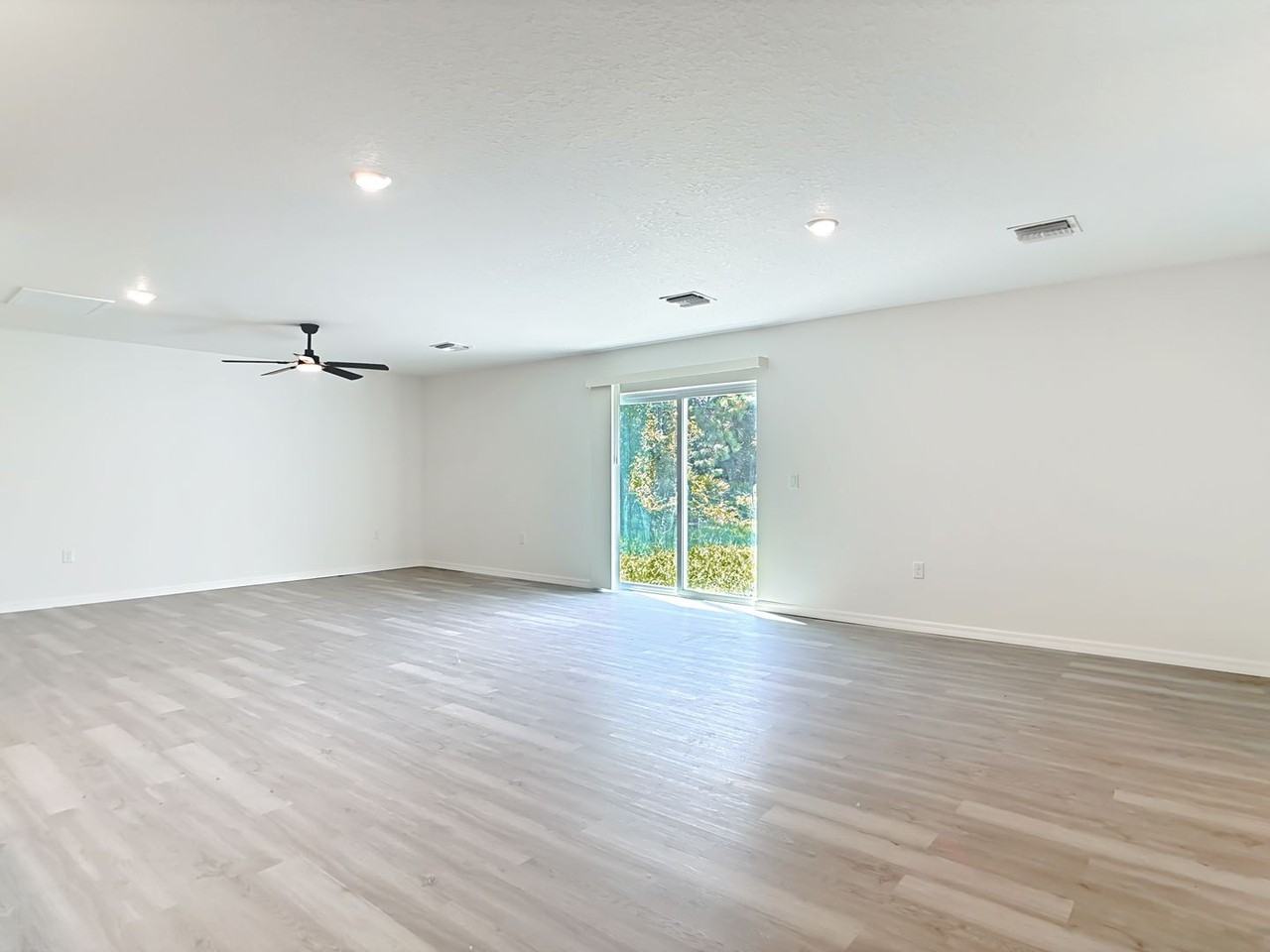 3067 Quarter St - Photo 2 of 22