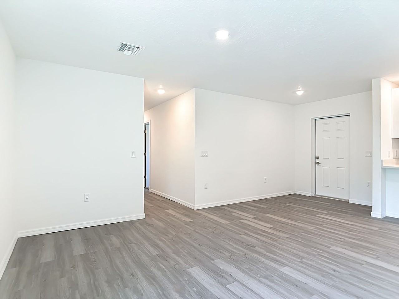 3067 Quarter St - Photo 4 of 22
