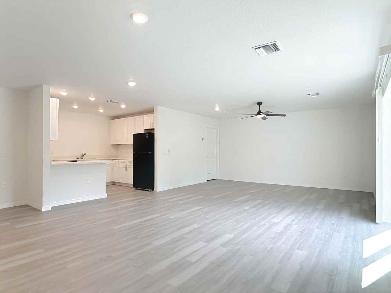 3067 Quarter St - Photo 5 of 22