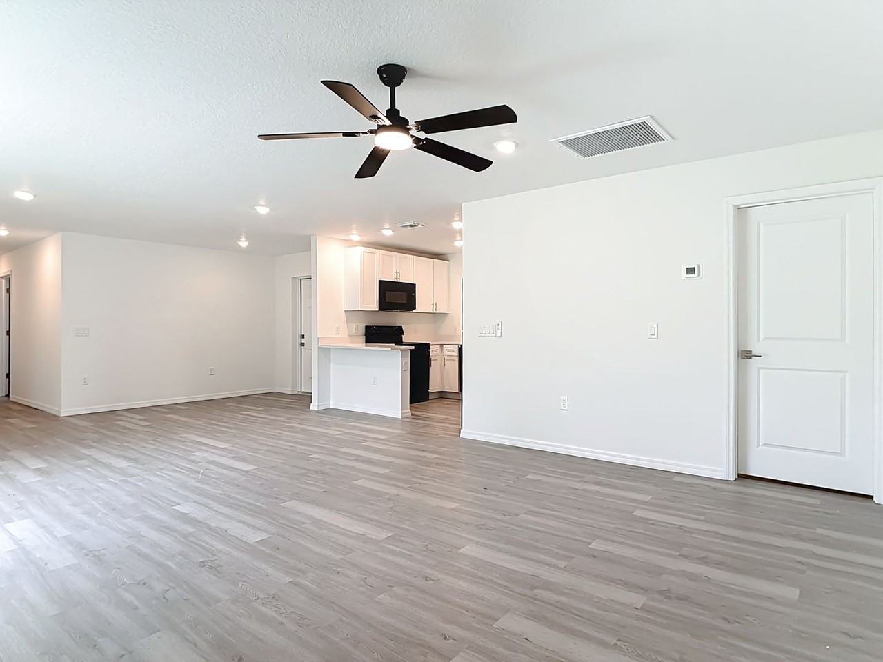 3067 Quarter St - Photo 6 of 22