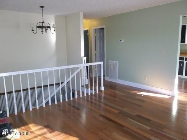 241 Dover Ave - Photo 3 of 8