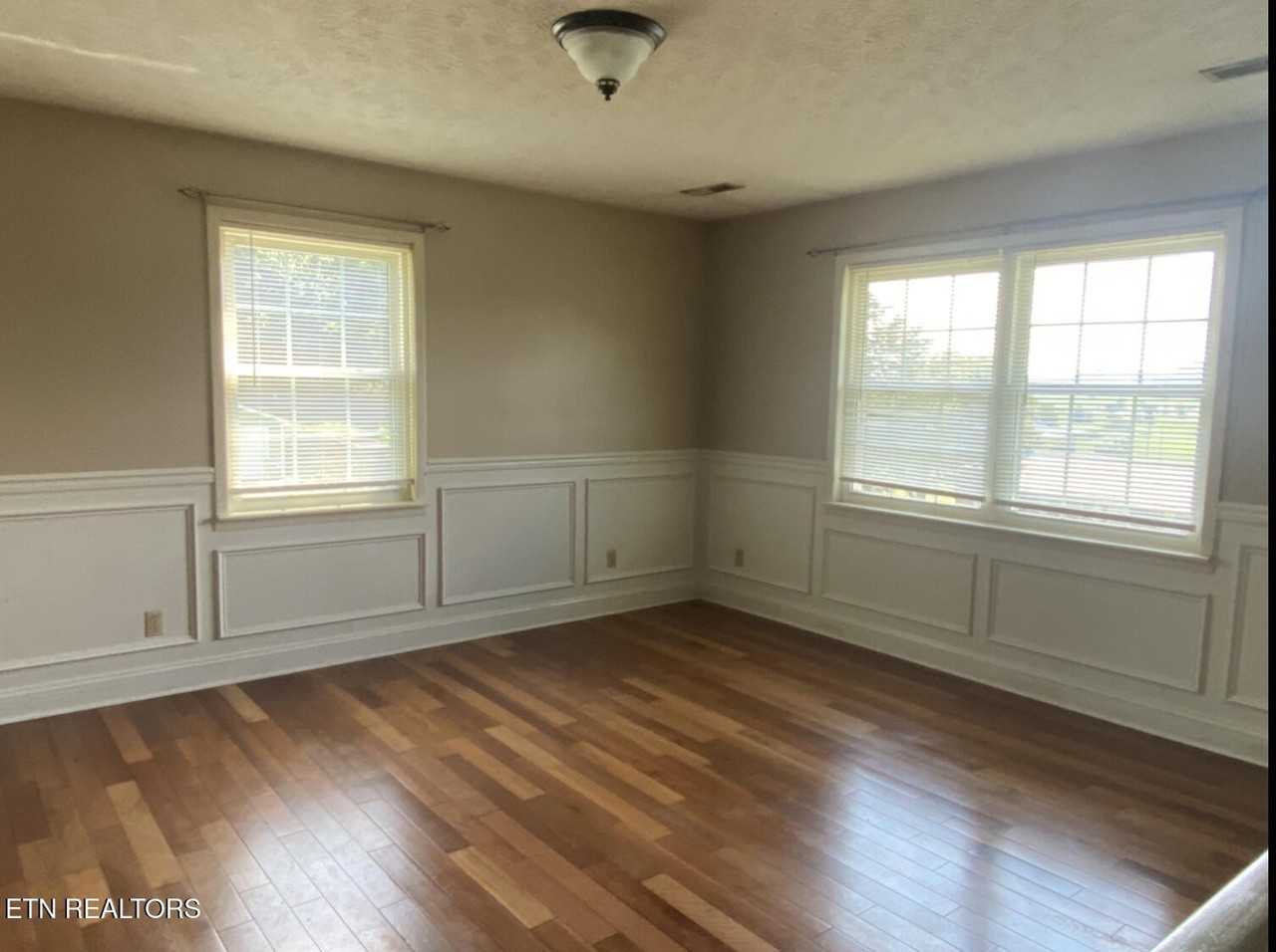241 Dover Ave - Photo 4 of 8