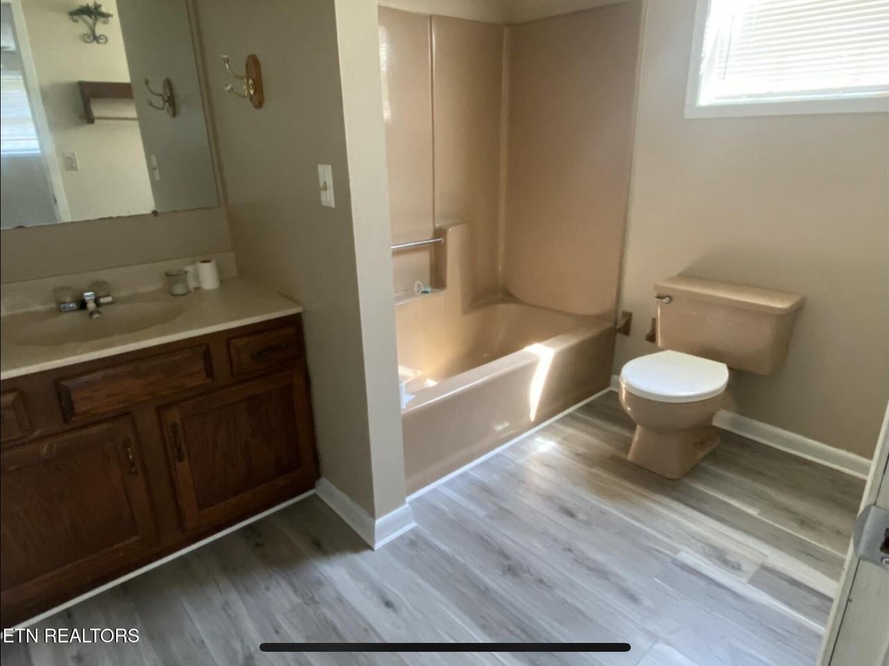 241 Dover Ave - Photo 7 of 8