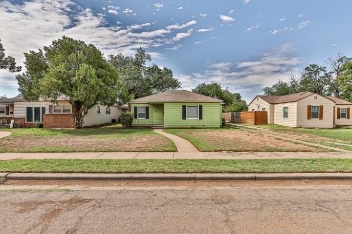 2405 30th St - Photo 2 of 49