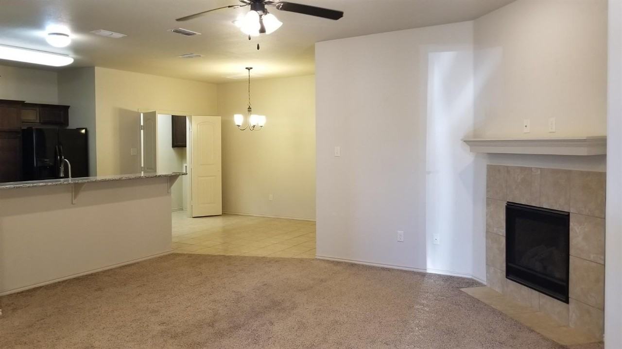 3119 113th St - Photo 2 of 16