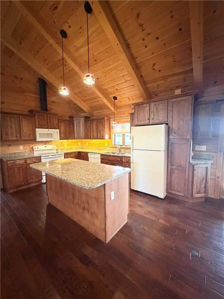 1748 Pen Argyl Rd - Photo 7 of 32