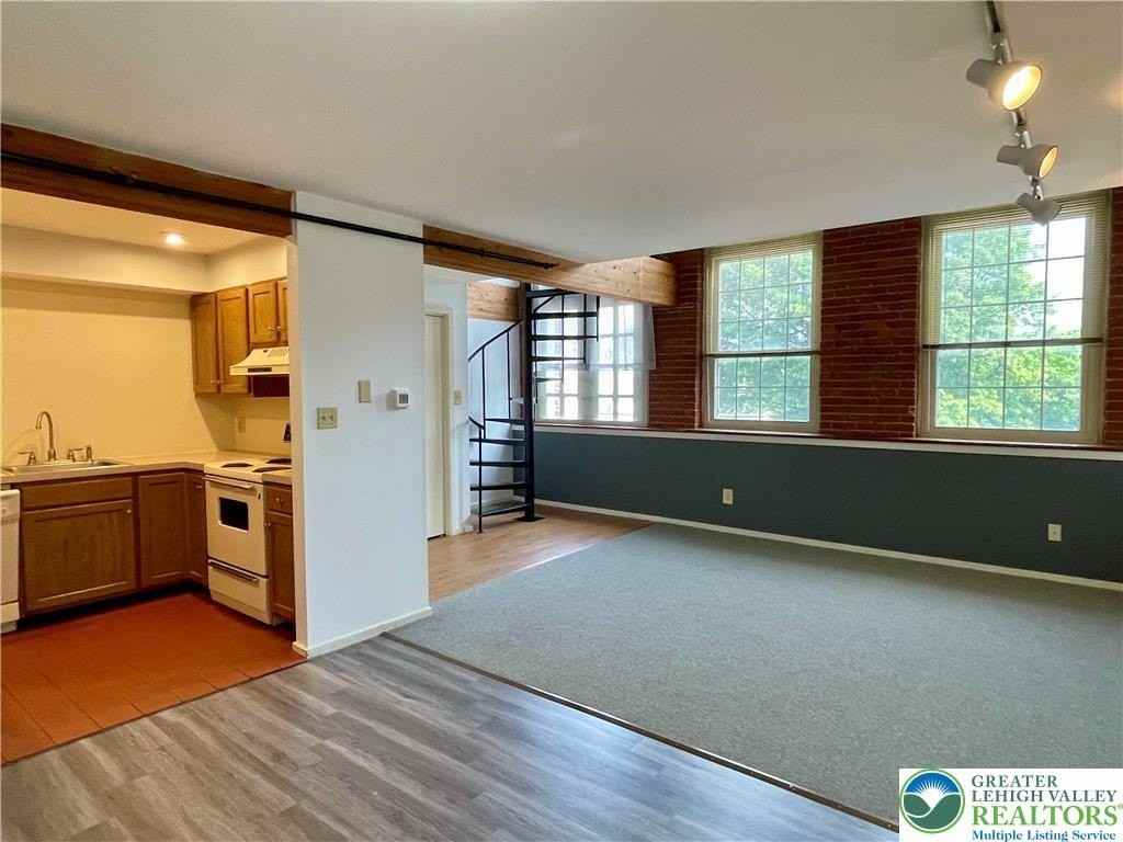 101 Race St #219 - Photo 2 of 16