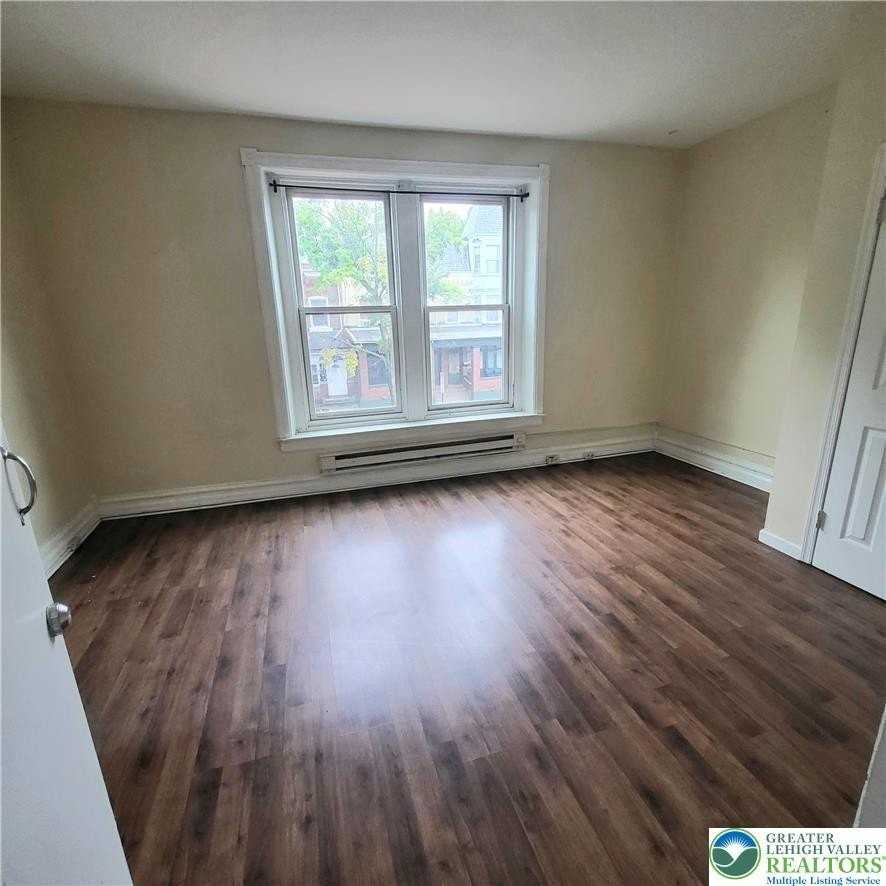 543 N 6th St #2 - Photo 7 of 11