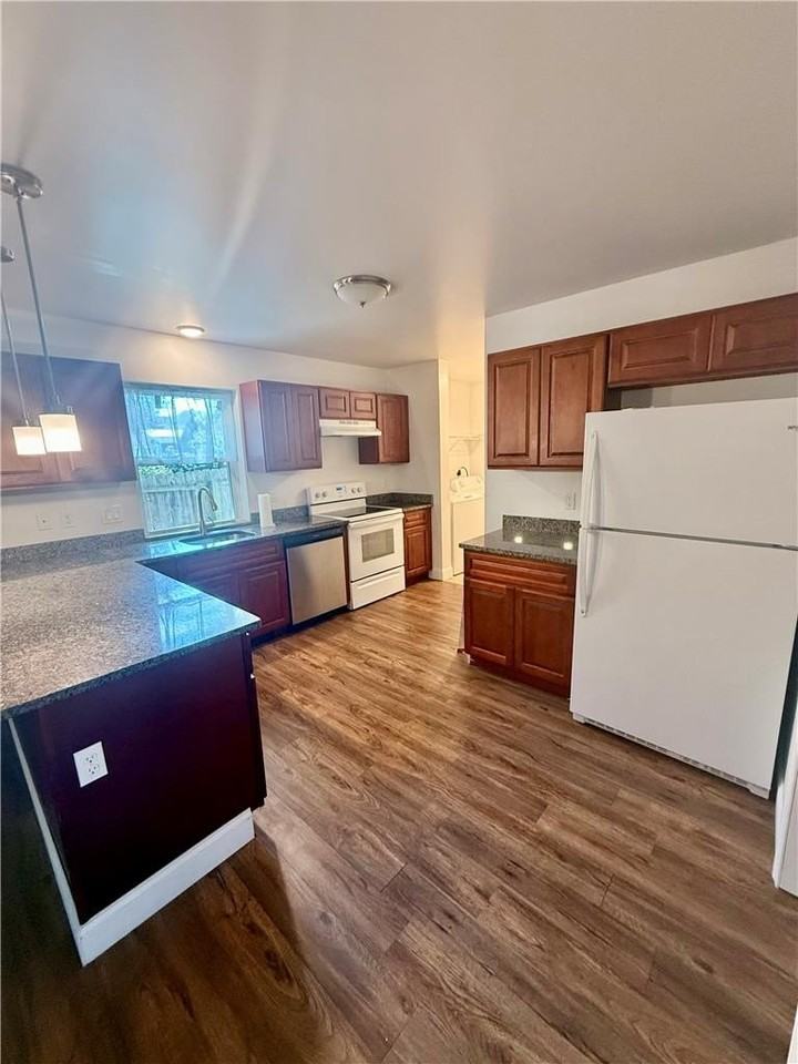 315 Clearfield St #A - Photo 3 of 13