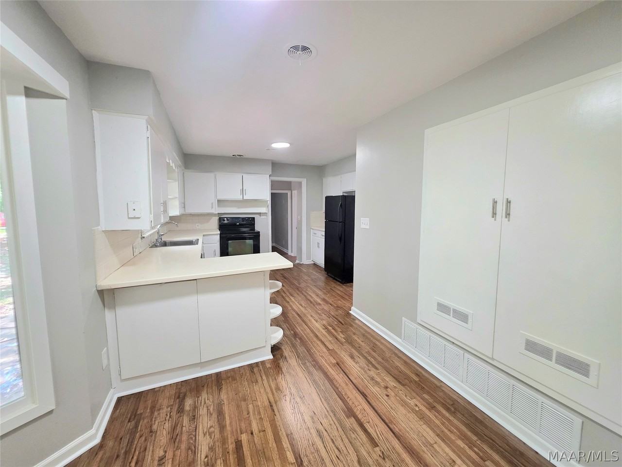 2663 Ashlawn Dr - Photo 3 of 13