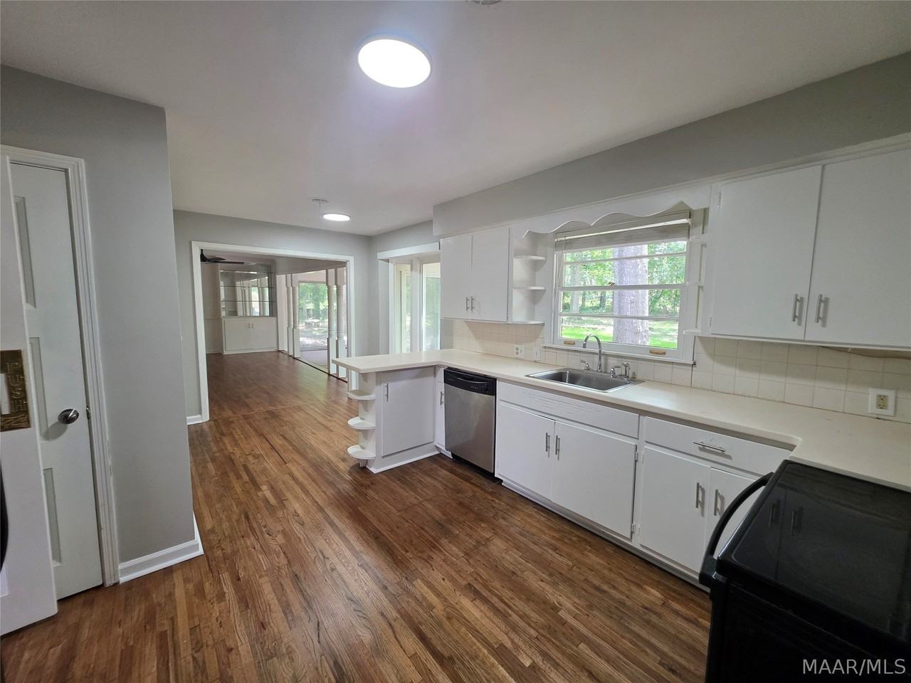 2663 Ashlawn Dr - Photo 4 of 13