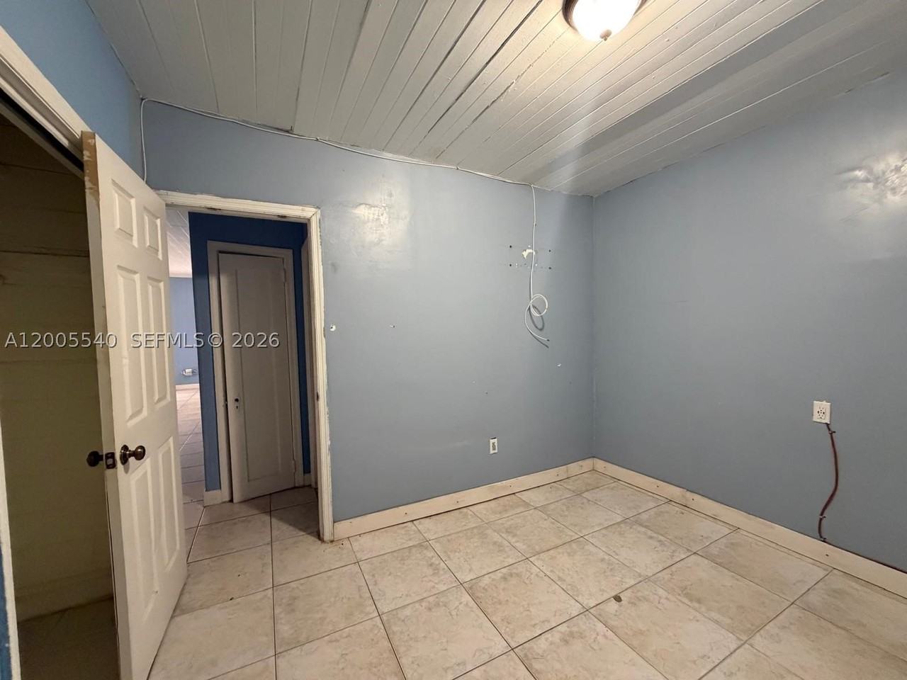 2835 Sw 37th Ct #1 - Photo 4 of 11