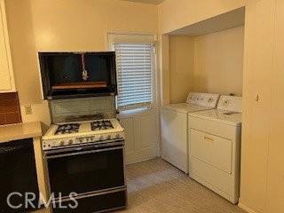 1060 Avenue D - Photo 2 of 8