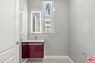 1283 Havenhurst Dr #101 - Photo 3 of 8