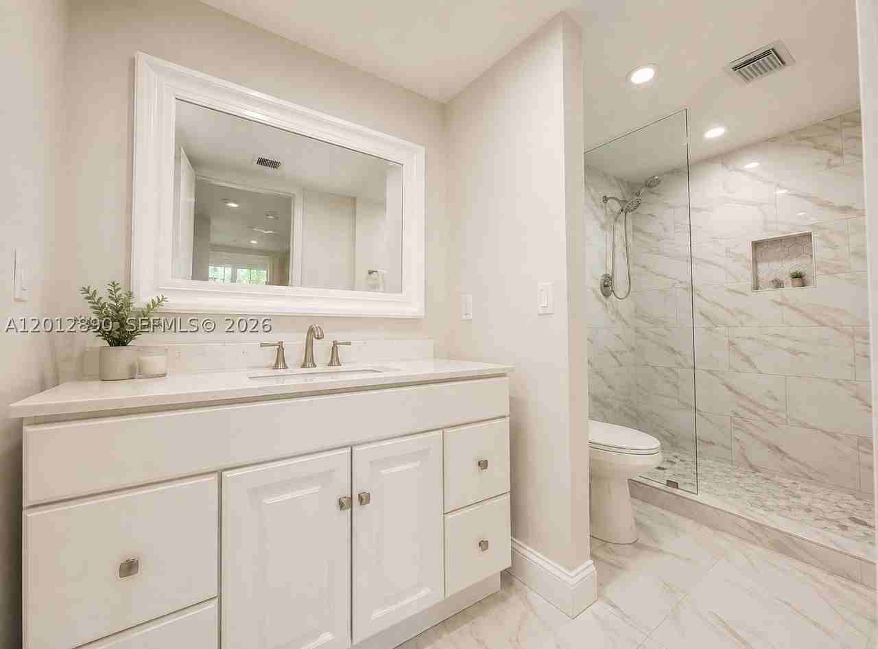 903 Cypress Ter #205 - Photo 3 of 11