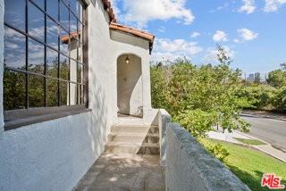 2569 Patricia Ave - Photo 4 of 8