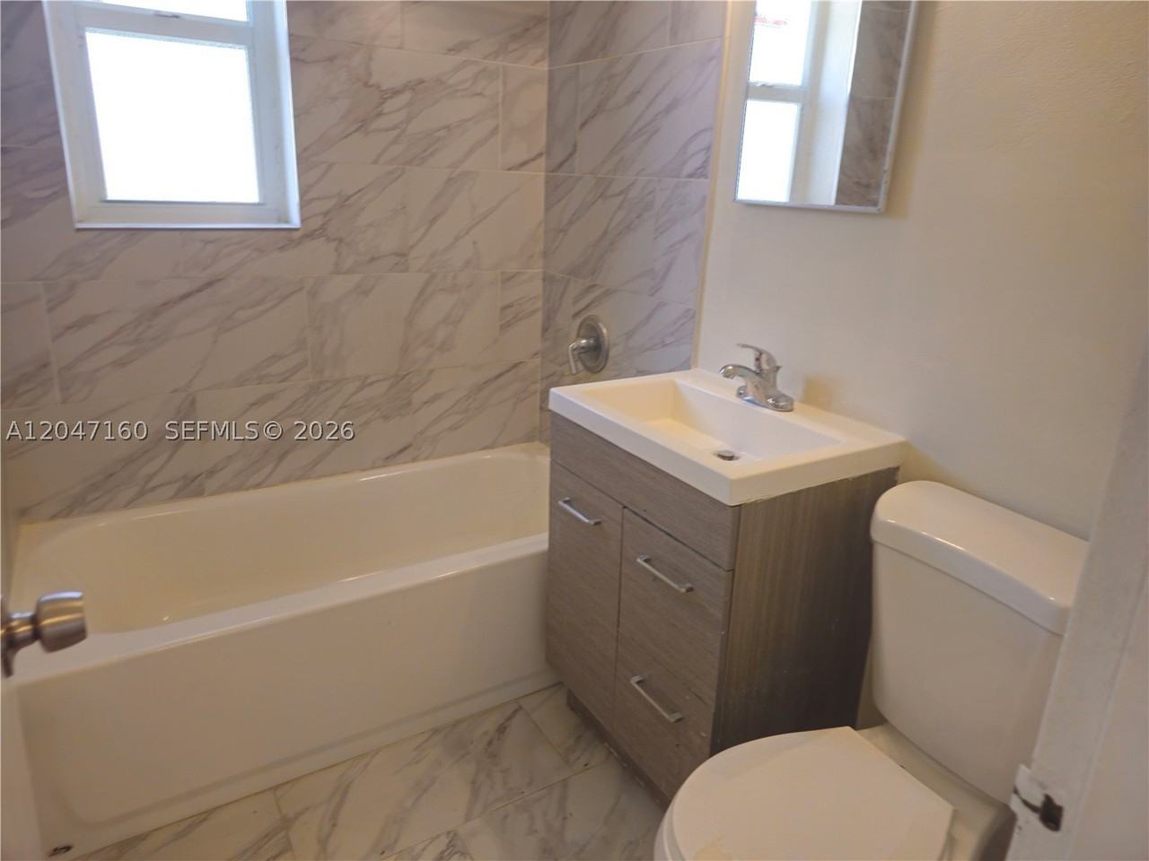 6010 Sw 33rd St - Photo 5 of 9